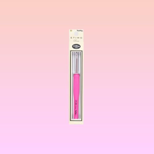 Ergonomic handle contour of Tulip Etimo Rose crochet hook