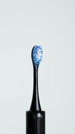 Full packaging display of the GOSS professional whitening toothbrush kit including the rechargeable handle and travel accessories.