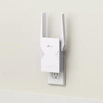 Packaging and included accessories for TP-Link RE223BE extender
