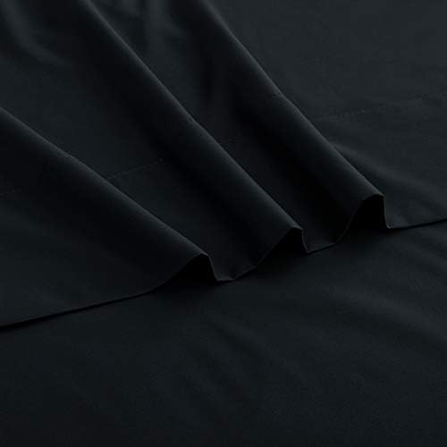 Close up shot of the wrinkle free and stain resistant brushed microfiber material of the Sfoothome bedding collection.