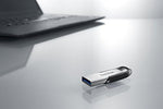 SanDisk Ultra Flair SDCZ73-128G retail packaging detailing the 150MB/s speed rating