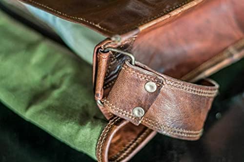 Cuero small leather iPad bag interior compartments detail