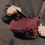Peak Design Outdoor Sling 7 Litre Eclipse back view highlighting the ambidextrous padded shoulder strap
