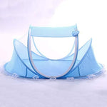 Keenso travel baby bed showcasing blue and white polka dot pattern detailing