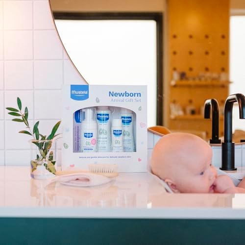 Mustela newborn bath and skin essentials gift set