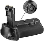 Complete packaging layout of the photography power accessories including the grip housing, two batteries, and multi-power magazines.