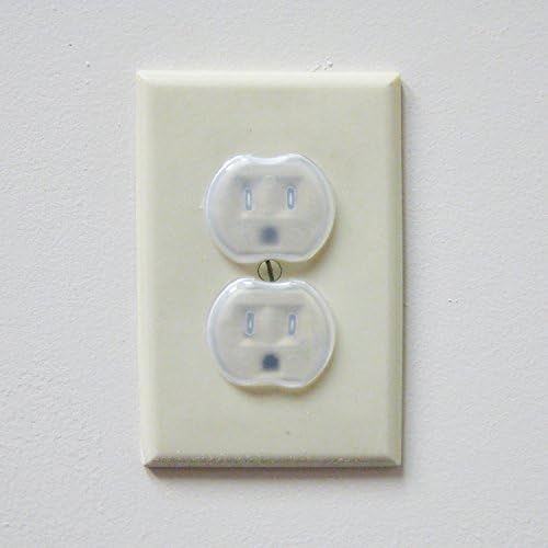 Dreambaby outlet plugs set for electrical socket protection