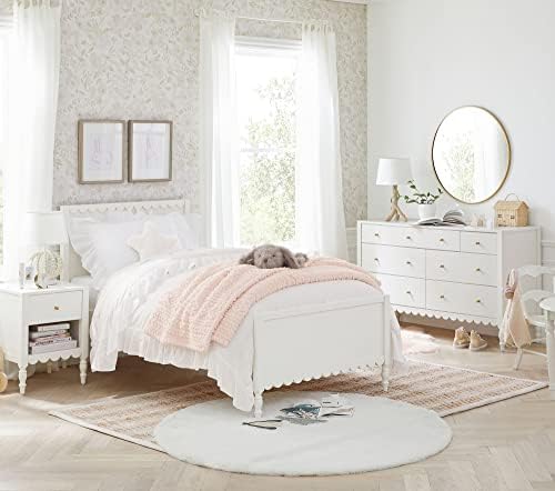 Close up view of the delicate four inch ruffled fringe detailing on the white Brandream bedding
