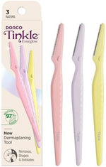 Close up of Dorco Tinkle Everglow dermaplaning blade edge