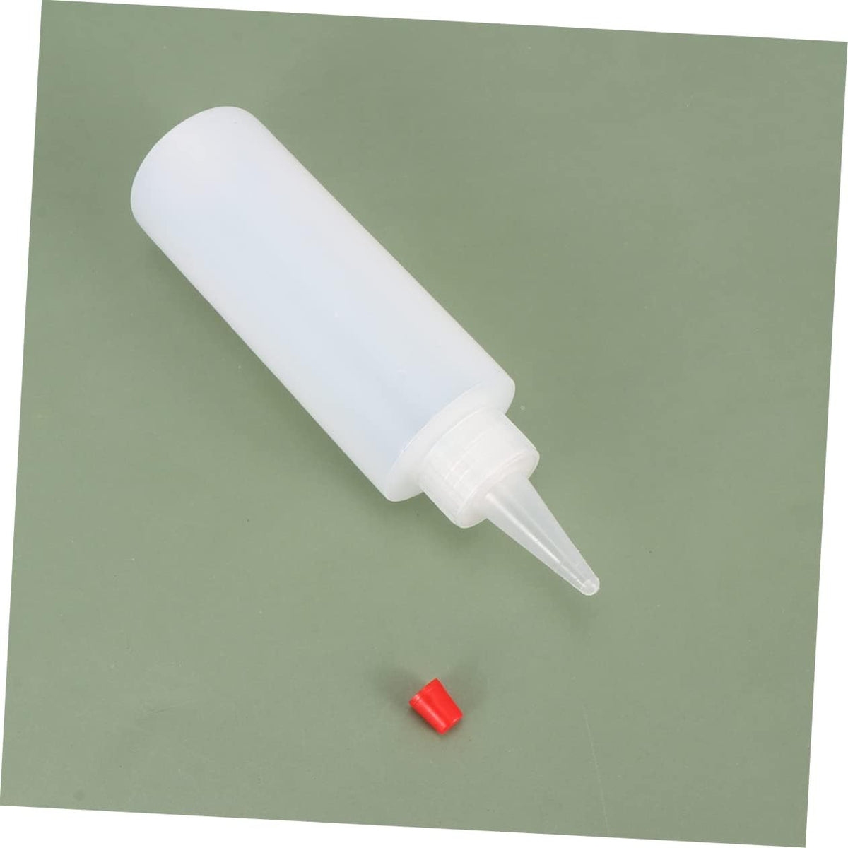WOFASHPURET plastic sauce bottle with lid secured