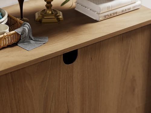 Close up of oak finish on Fensuln farmhouse sideboard