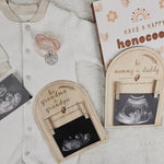 Packaging and dimensions of the BGFMVS authentic imported baby announcement sonogram frame