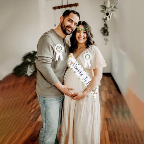 Safawoodes Safari Mom To Be Sash styled with jungle theme party props