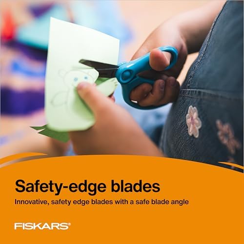 Close up of Fiskars blunt-tip stainless steel blades