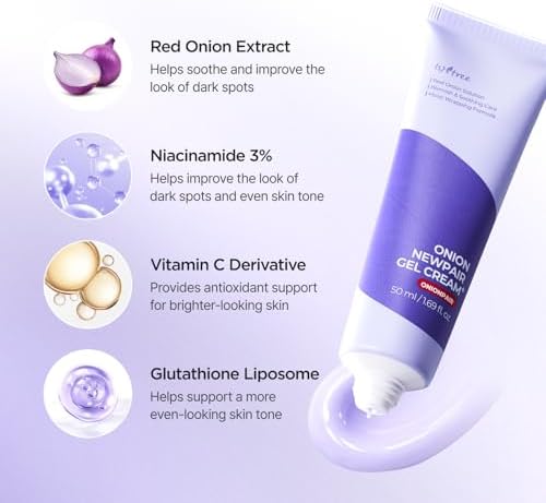 Applying Isntree Onion Newpair Gel Cream to hand