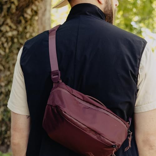 Peak Design Outdoor Sling 7 Litre Eclipse interior view displaying eleven internal mesh organizing pockets