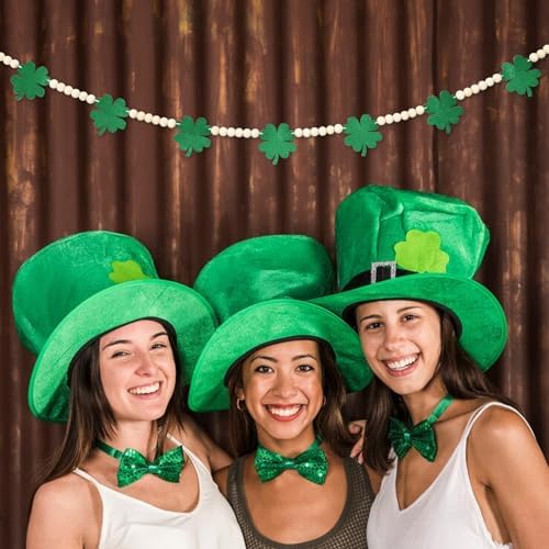 Full length view of the 4.2 feet Gistome Irish themed home decoration garland.