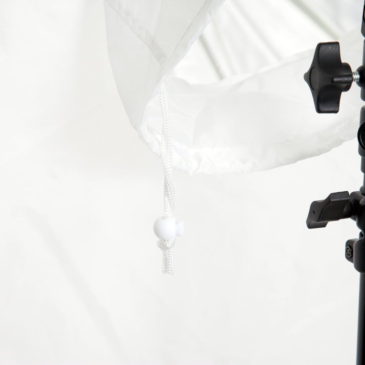 Unplugged Studio soft light modifier fabric texture and elastic edge detail