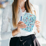HoYiXi floral e-reader bag being carried by handle