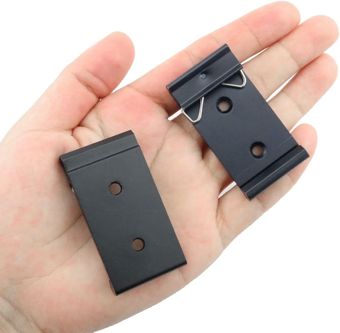 Itrolle black universal mounting clip mounted on rail