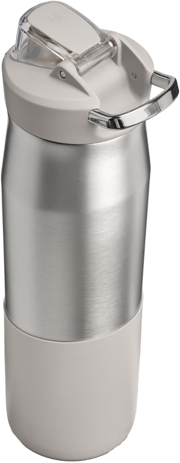 Close up look at the integrated metal finger loop on the top of the hydration bottle.