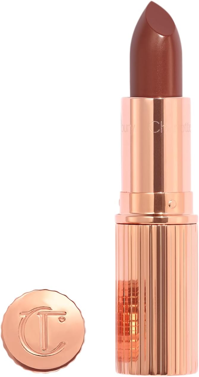 Pigmented moisturizing lip liner and lipstick combination look