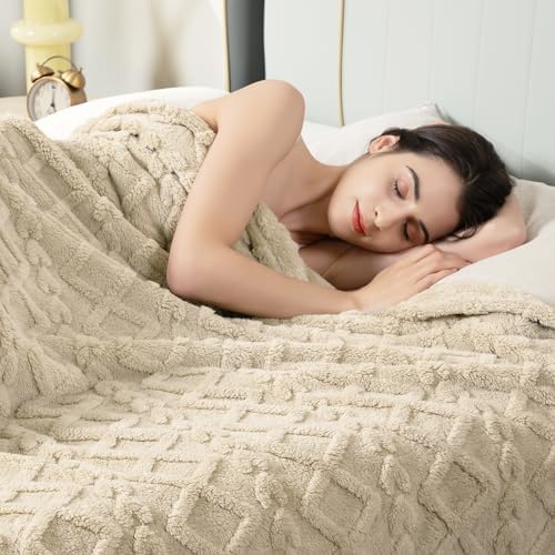 Soft texture detail of Aganear khaki fleece blanket