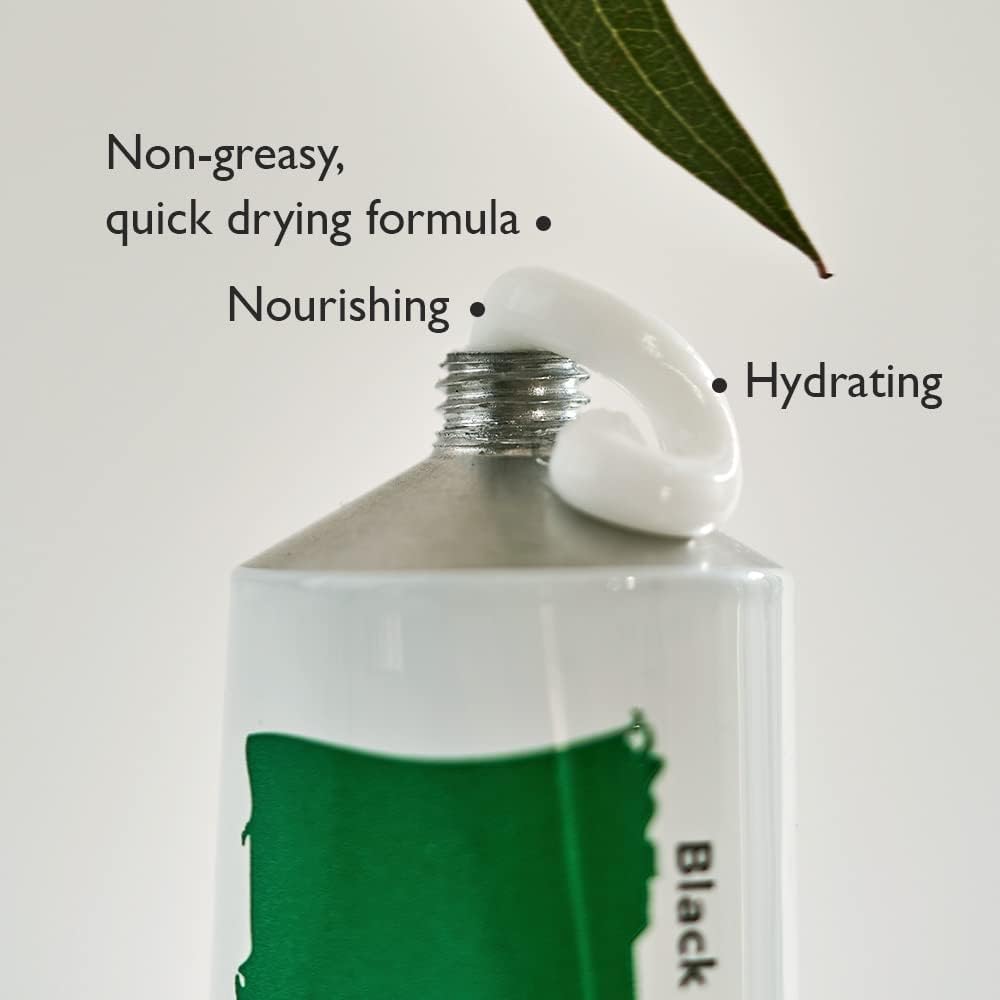 Haruharu Wonder Black Bamboo hand moisturizer texture close up