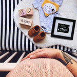 Close up of the silver text detailing on the IHEIPYE baby announcement frame mat