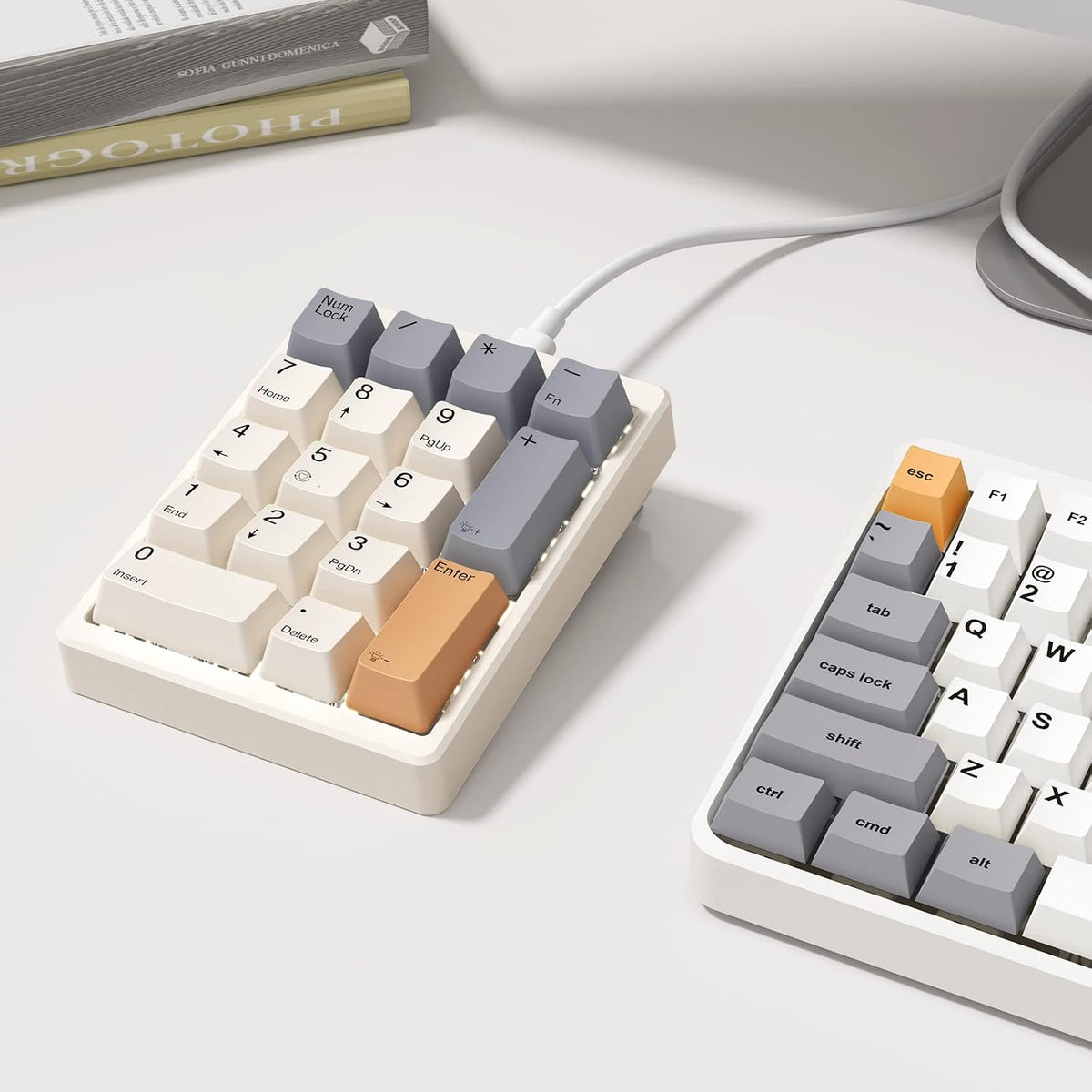 Kisnt KN17 accounting numpad displaying white LED backlighting