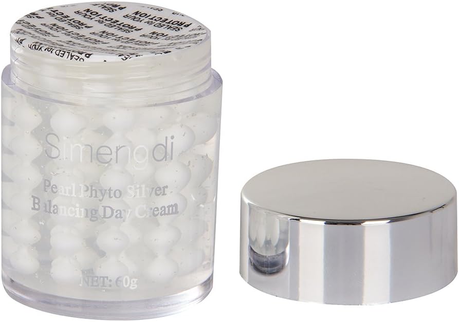 Close up texture view of Simengdi balancing pearl day cream moisturizing formula