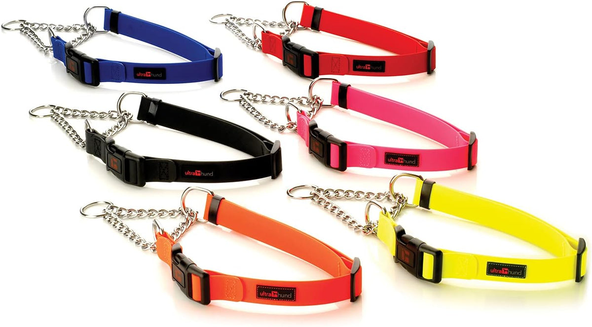 Quick-release plastic buckle detail on blue Ultrahund dog collar