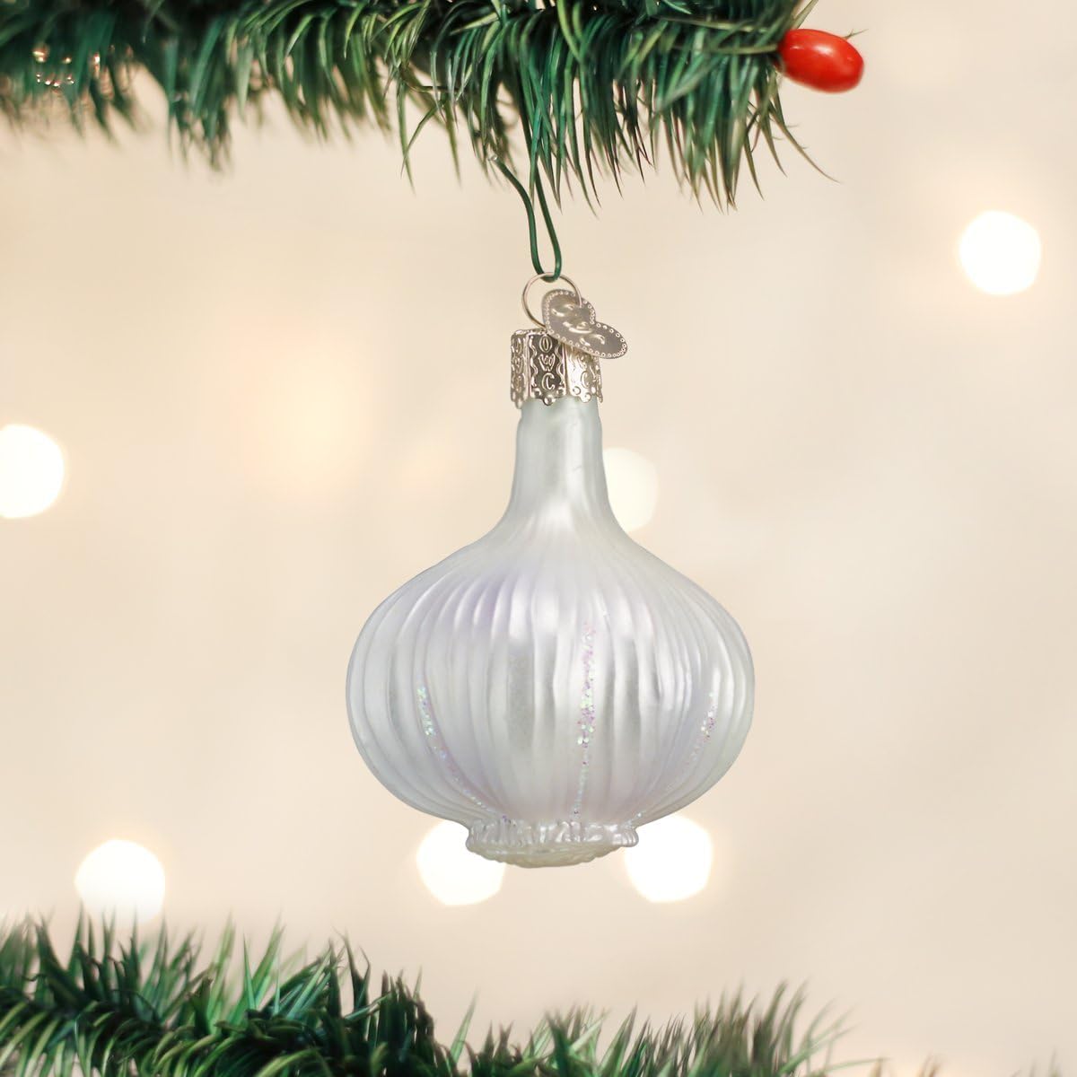 Old World Christmas Garlic Ornament close up of hand-painted glitter details