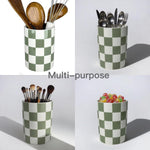 Nakor Home makeup brush organizer application view
