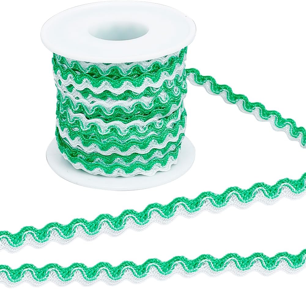 Full roll of 17.5 yards red and white ric rac trim