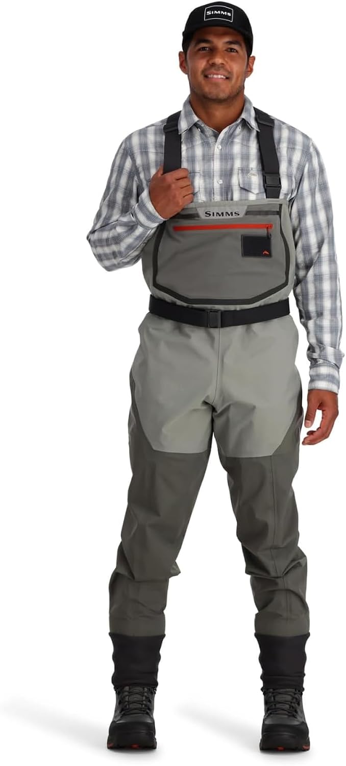 Adjustable elastic suspenders and custom opposing buckles detail