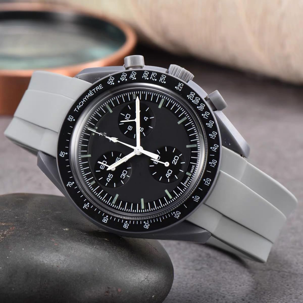 Stainless steel buckle detail on Niziruoup watch strap