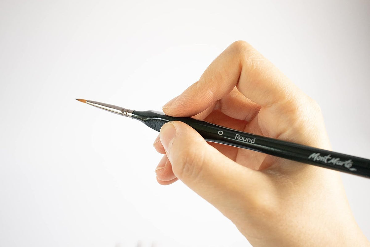 Mont Marte brush set displayed with storage container packaging