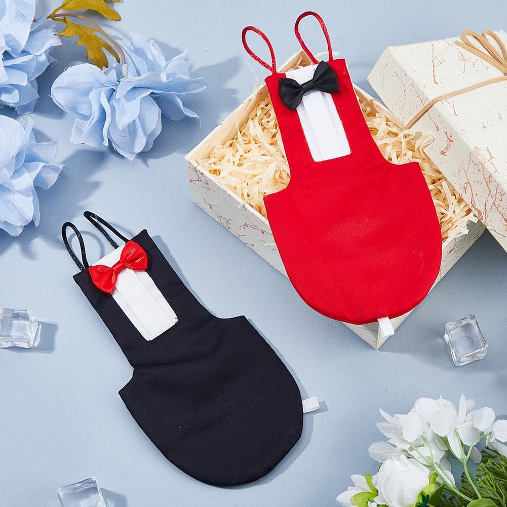 SUPERFINDINGS washable bird diaper showing the adjustable elastic harness straps close up