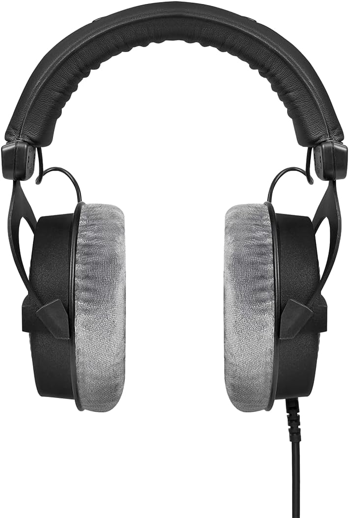 Beyerdynamic DT 990 PRO coiled cable and jack connector