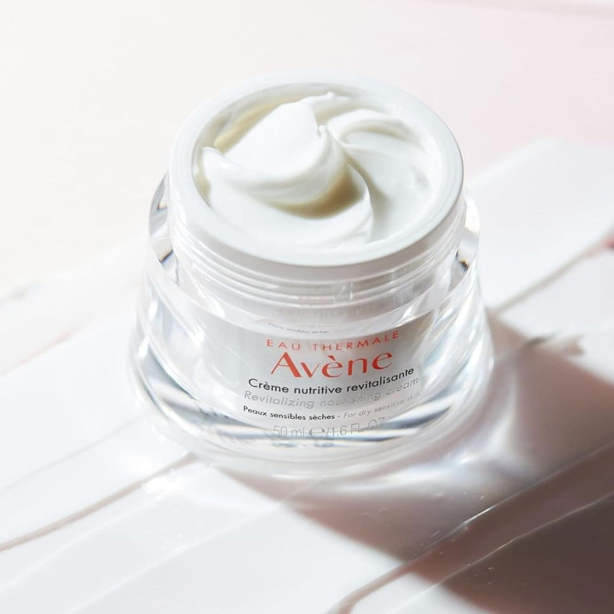Texture of Avene Revitalizing Nourishing Cream for dry skin