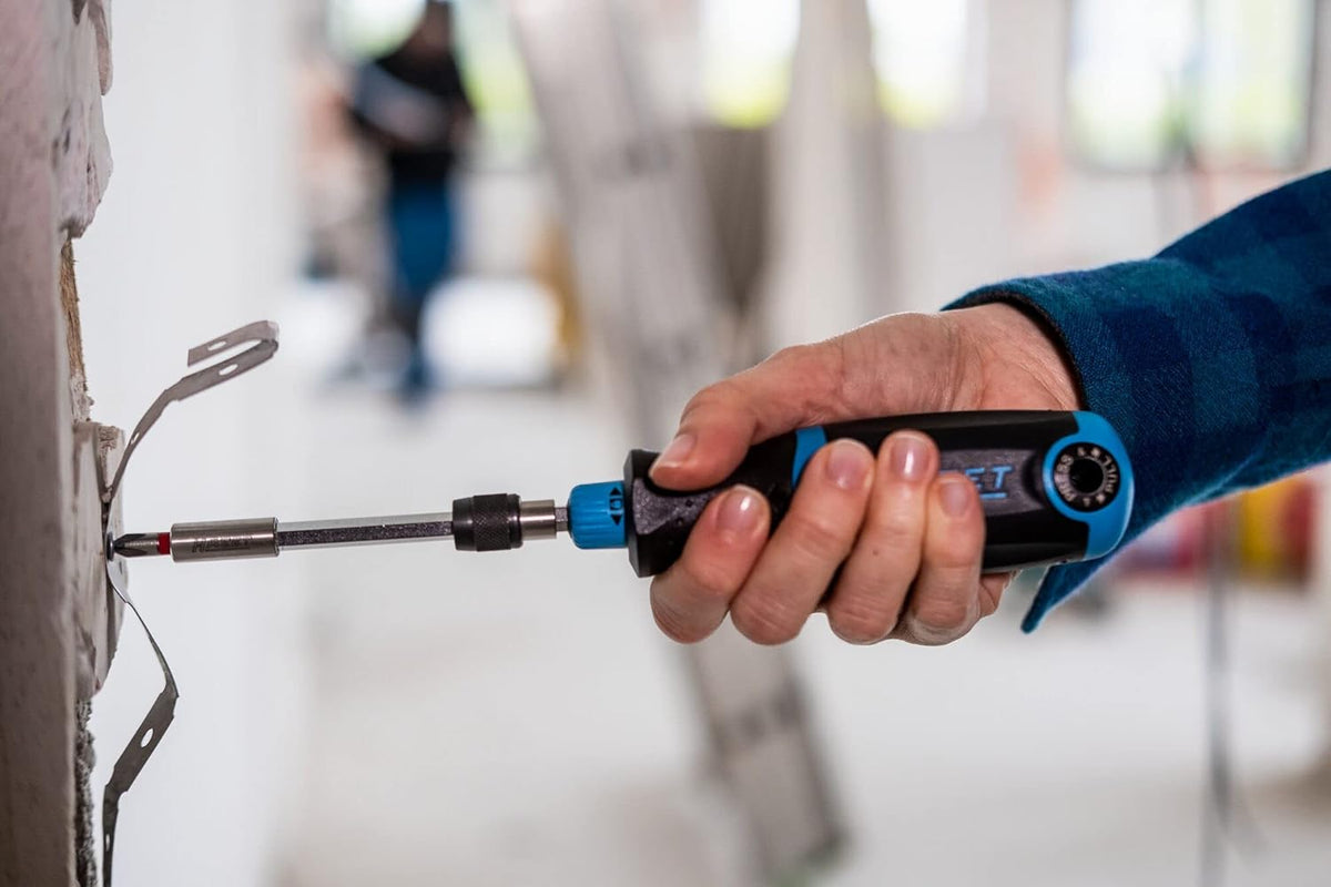 Hazet 810R-4 tool displayed with magnetic drive chuck
