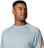 Columbia Men's PFG Terminal Tackle Long Sleeve Shirt collar and neckline design.