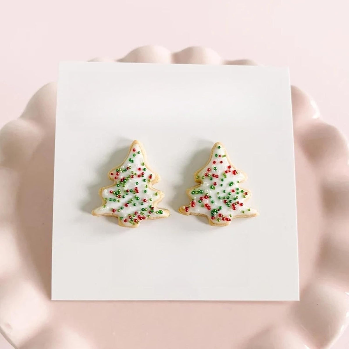 Fuqimanman2020 chocolate color lantern Christmas earrings close up