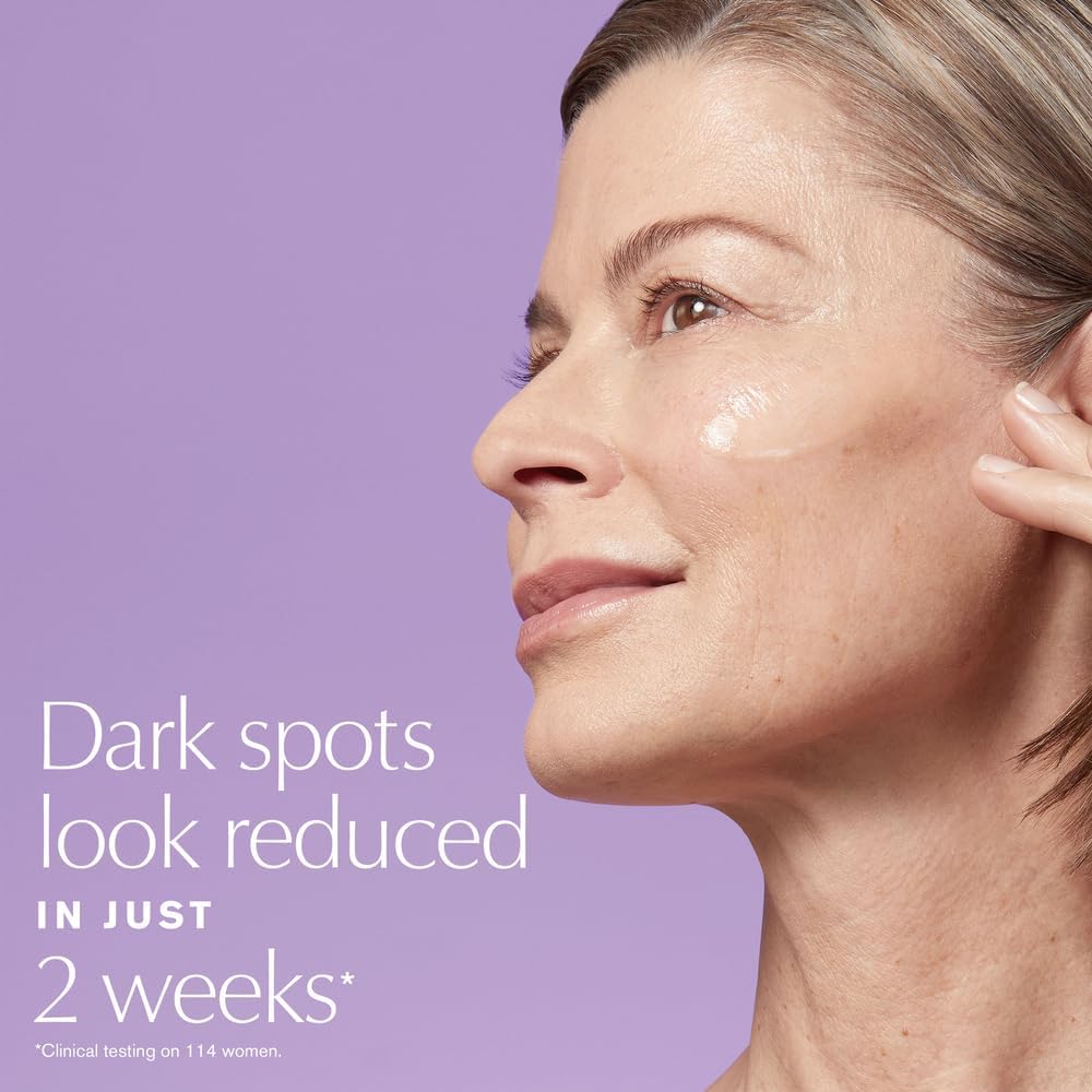 Estée Lauder Perfectionist Pro hydrating face serum texture close up.