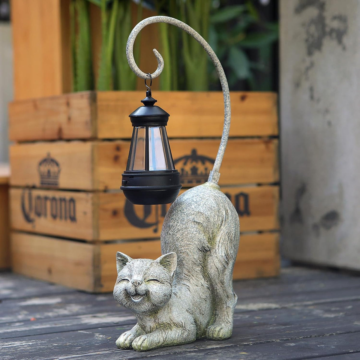 Hapyard Laughing Cat Figurine front view garden decor