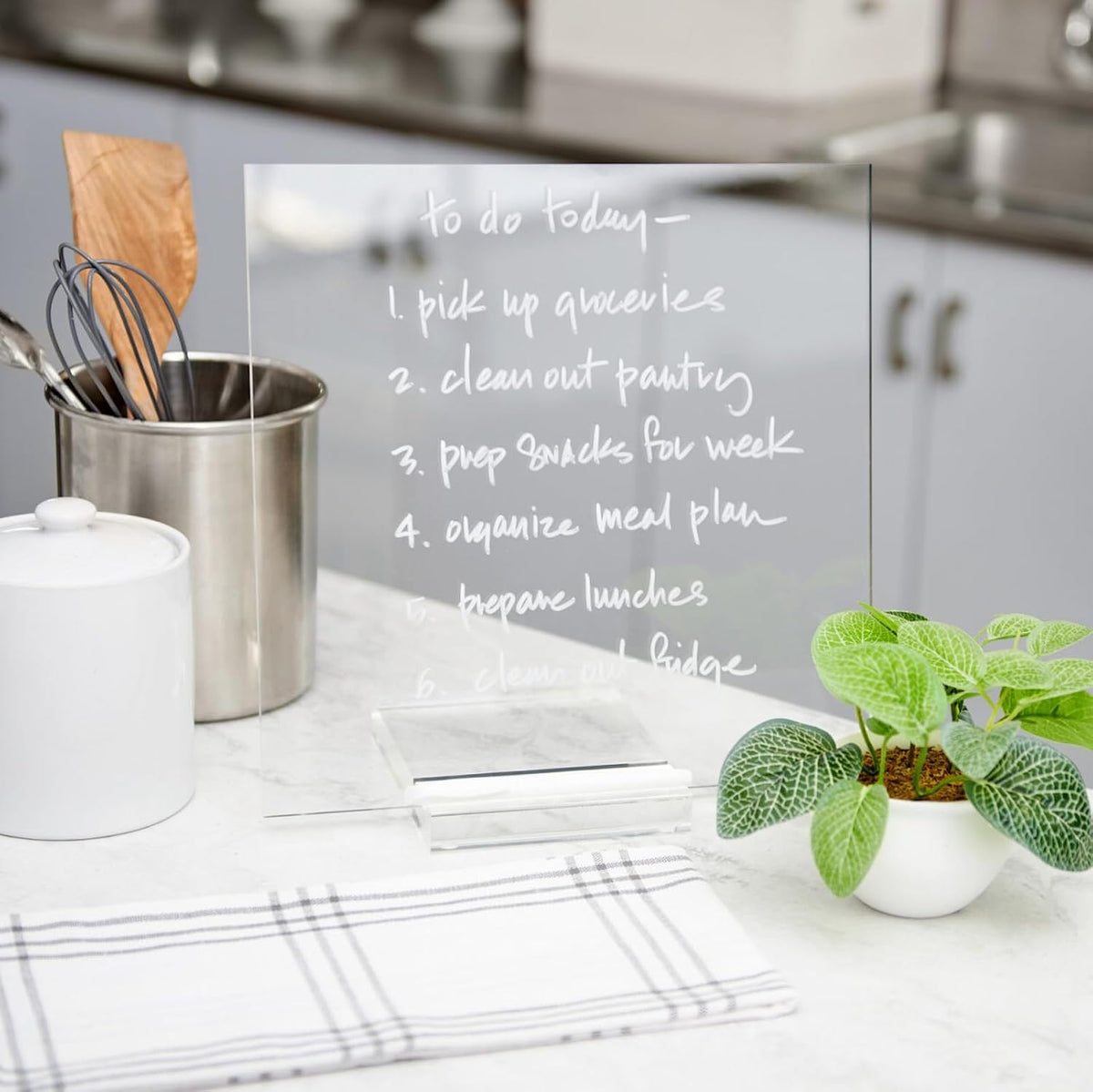 Russell+Hazel desktop memo tablet with white marker