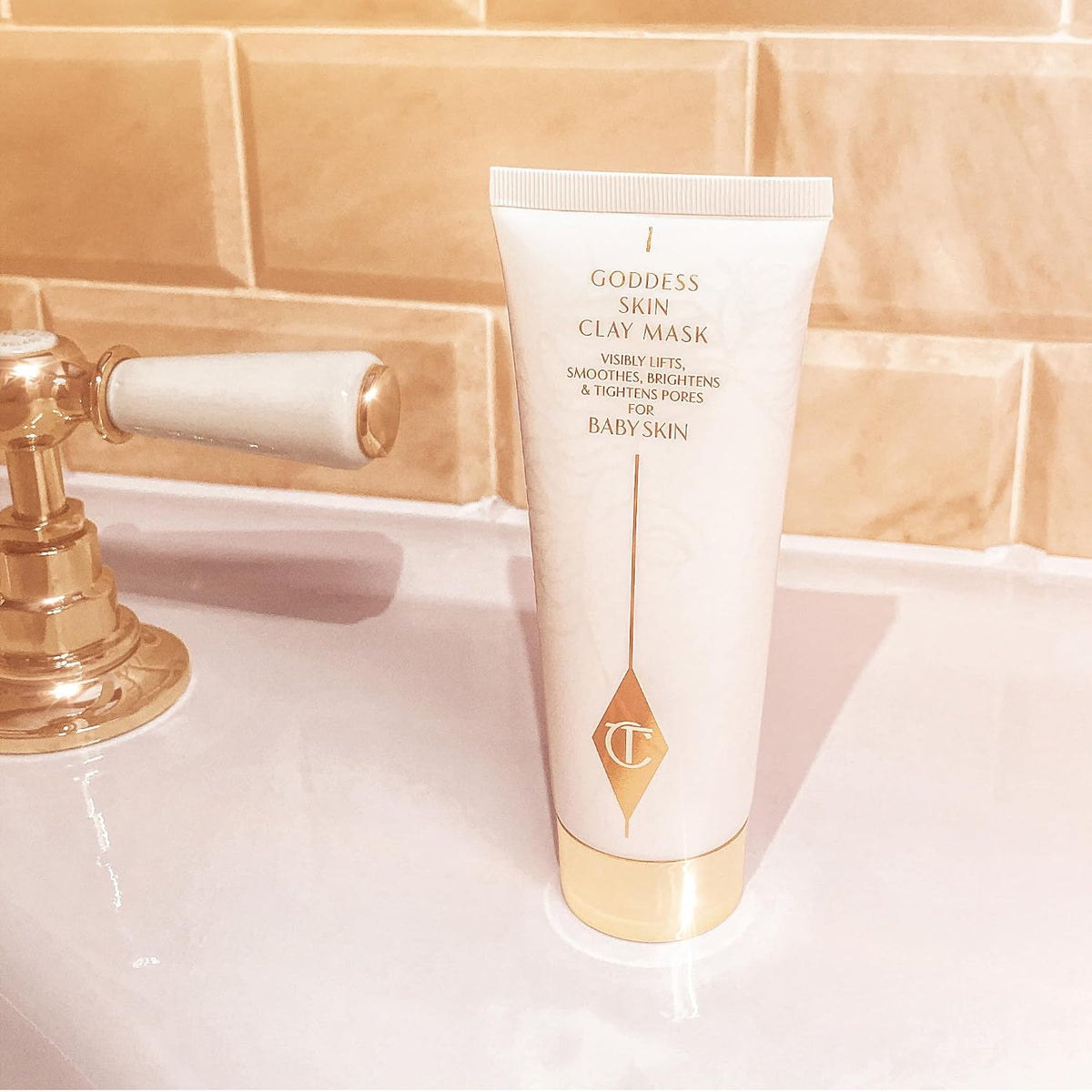 Hydrating clay mask for glowing skin packaging details
