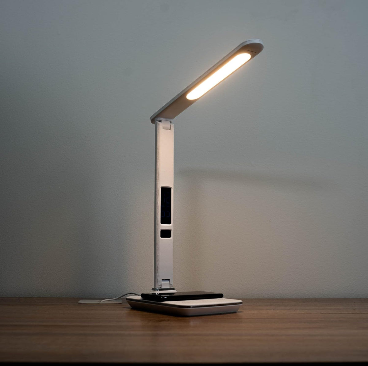 Theralite radiance lamp showcasing USB charging port