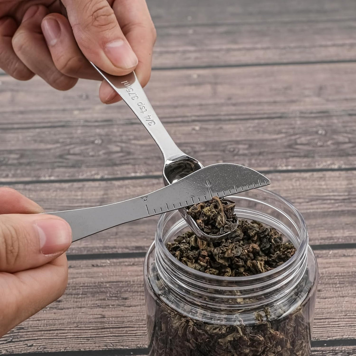 Calicage measuring set attached magnetically to refrigerator